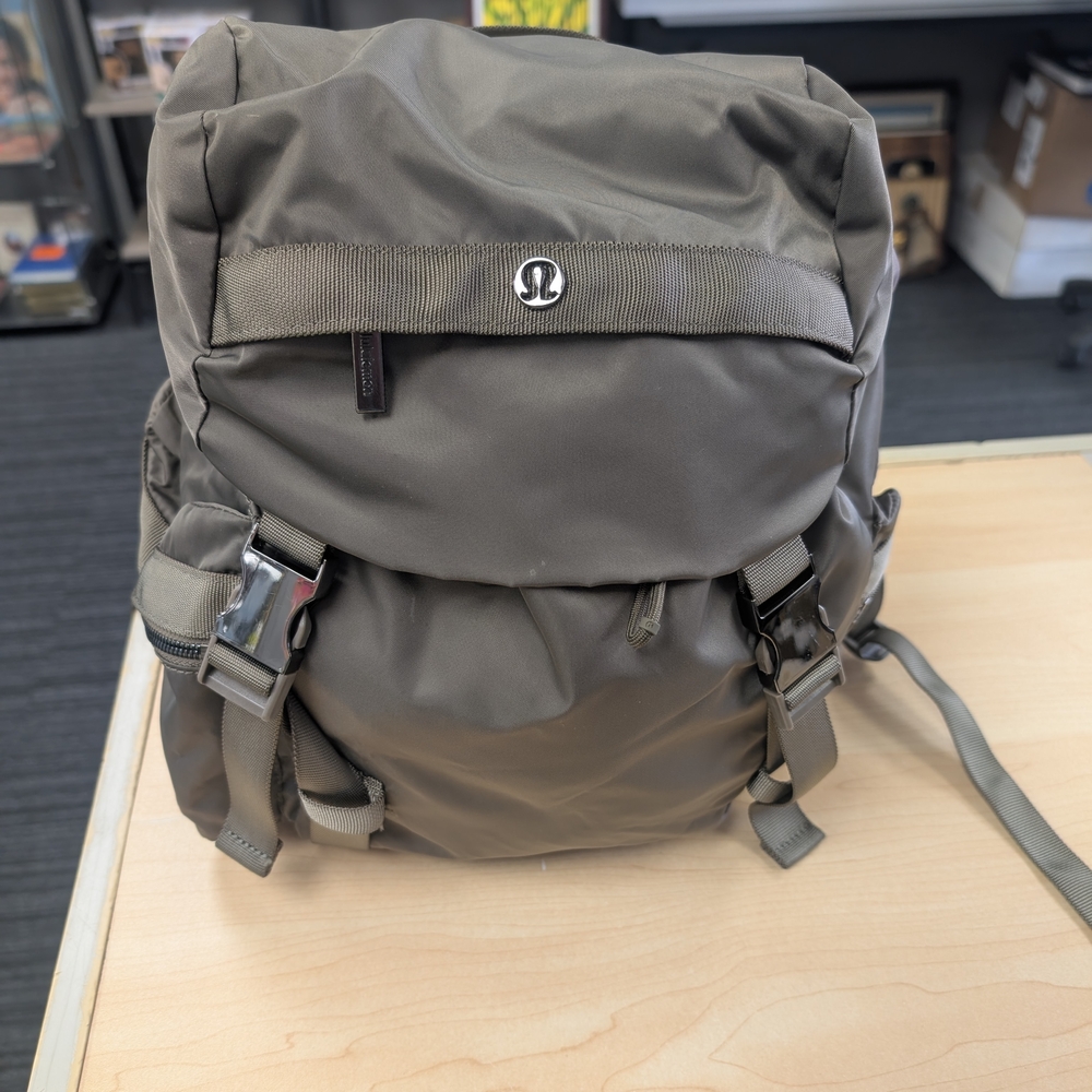 Lululemon Wunderlust Backpack in Olive Green